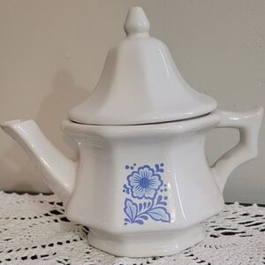 Avon Vintage Teapot Blue Floral CottageCore Chic Grandmacore